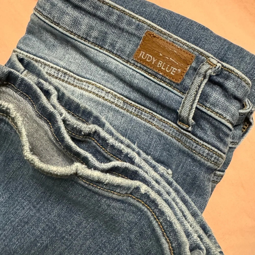 Judy Blue Midrise Distressed Bootcut Jeans - Size 15 - Picture 12 of 14